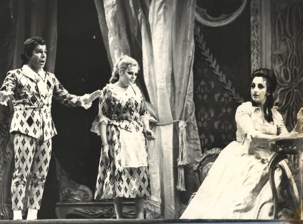 Excerpt from The Marriage of Figaro by Wolfgang Amadeus Mozart. Music direction: Dimitris Chorafas, Alkis Baltas, stage direction: René Terrasson. Olympia Theatre (1979/80)