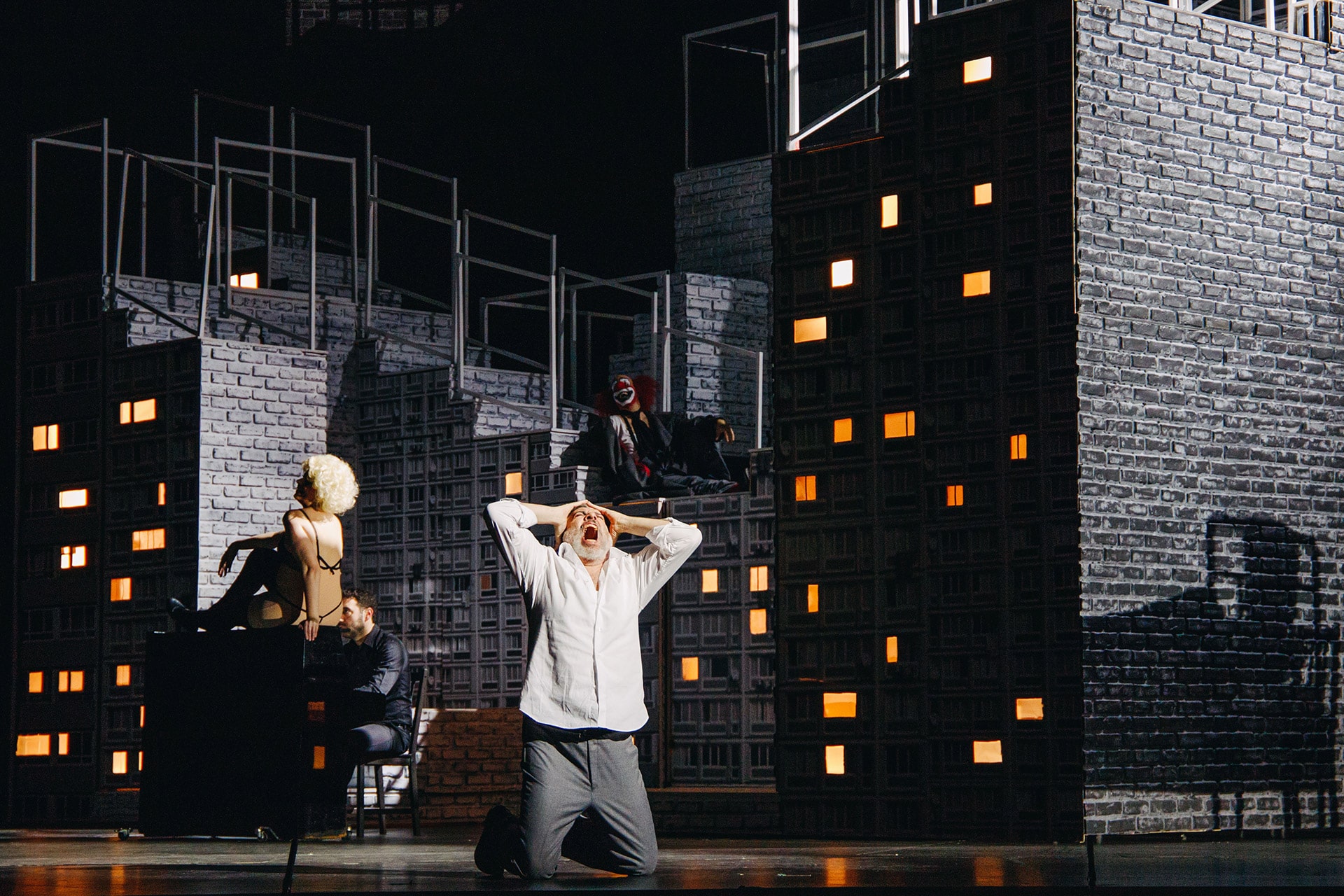 Βότσεκ του Άλμπαν Μπεργκ, σε μουσική διεύθυνση Βασίλη Χριστόπουλου, σκηνοθεσία Ολιβιέ Πυ, Τάσης Χριστογιαννόπουλος (Βότσεκ), Αίθουσα Σταύρος Νιάρχος (2020), φωτογραφία Βαλέρια Ισάεβα.