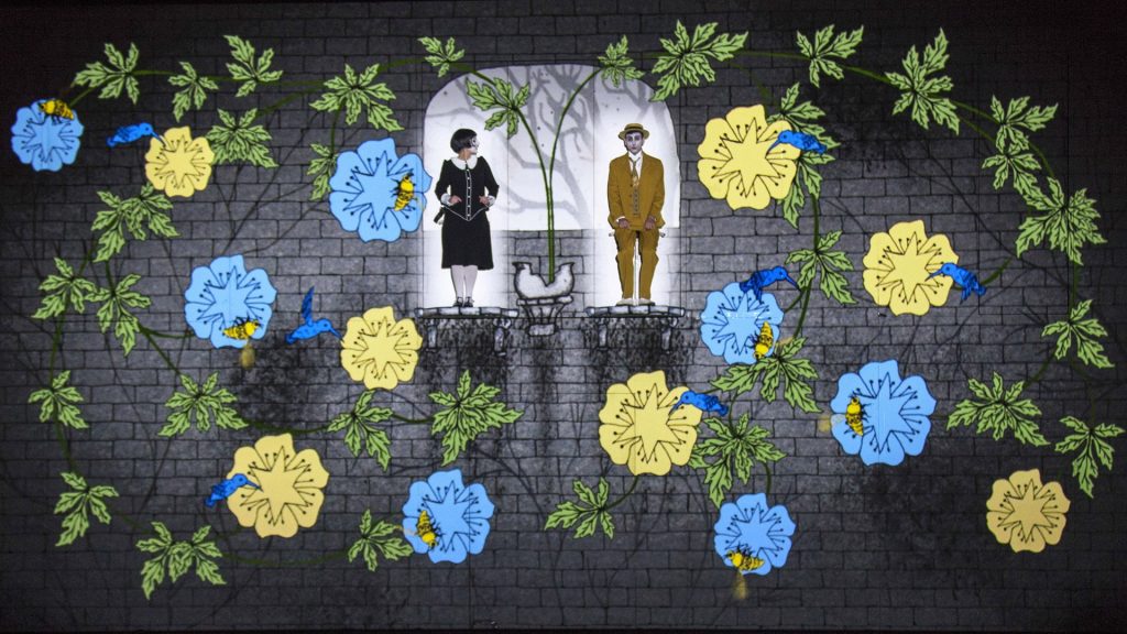 Ο μαγικός αυλός του Βόλφγκανγκ Αμαντέους Μότσαρτ [Wolfgang Amadeus Mozart], σε μουσική διεύθυνση Ζωής Τσόκανου / Γιώργου Μπαλατσινού, σκηνοθεσία Σουζάν Αντράντε – Μπάρρη Κόσκυ, αναβίωση σκηνοθεσίας Τομπίας Ριμπίτσκι, animation Πωλ Μπάρριτ, Αίθουσα Σταύρος Νιάρχος (2018), φωτογραφία Ανδρέας Σιμόπουλος.